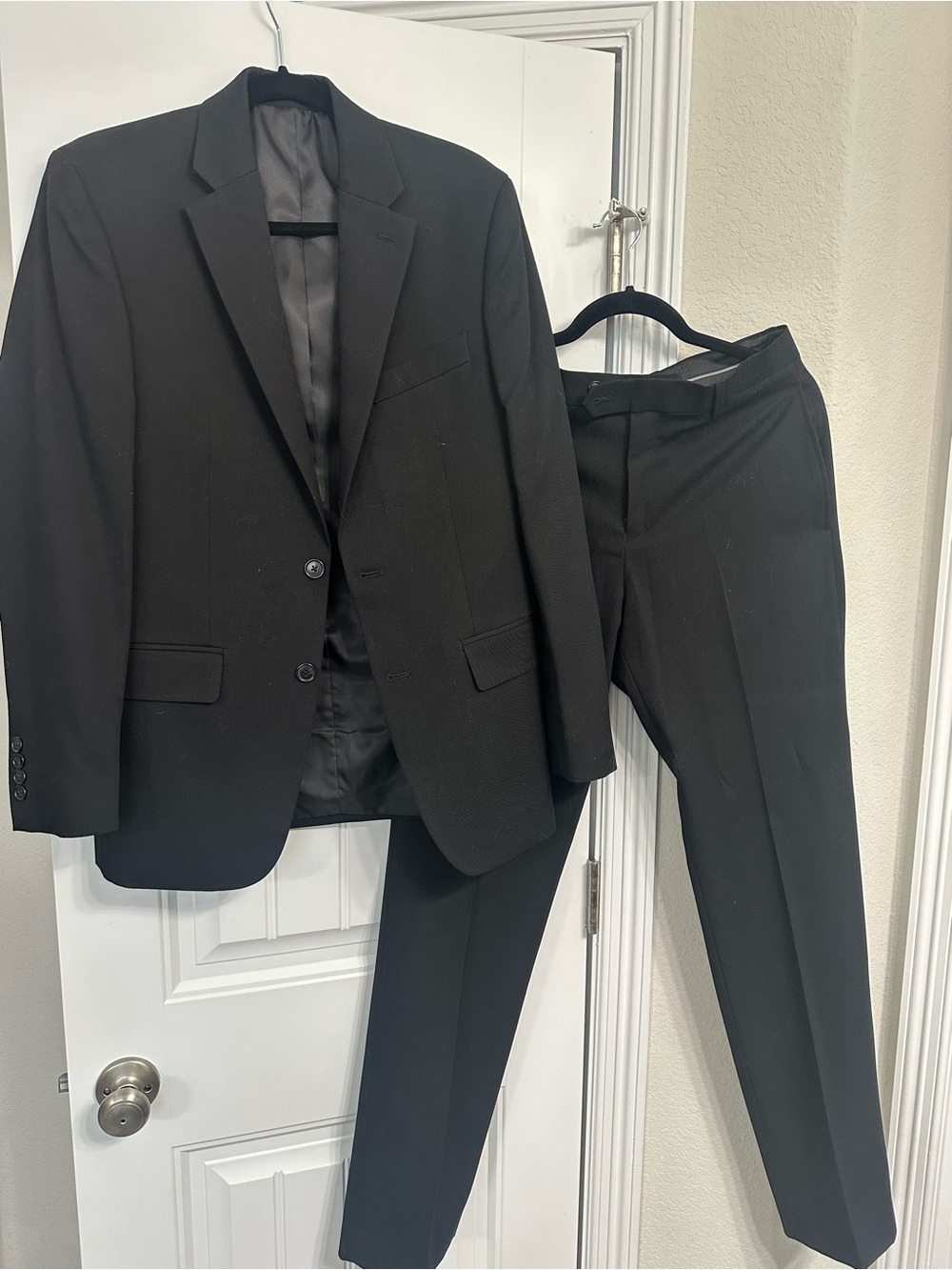 Van Heusen Black Two-Piece Men’s Suit Jacket & Trousers